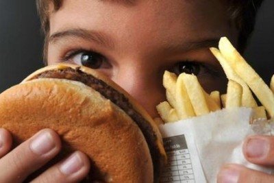  Documento da Organização Mundial da Saúde (OMS) desaconselha remédios e cirurgia em menores de 10 anos -  (crédito:  Marcello Casal Jr./Agência Brasil)