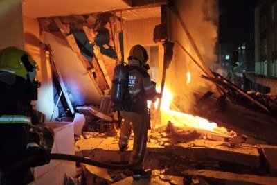 Explosão destrói parte de casa e deixa homem morto na capital mineira -  (crédito: Corpo de Bombeiros/Reprodução)