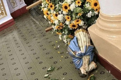 Imagem de Nossa Senhora do Rosário é danificada em ataque a igreja em Minas
 -  (crédito: Redes sociais/Reprodução)