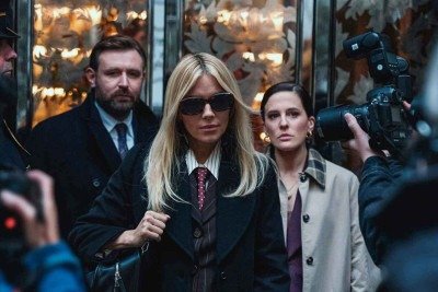 Sienna Miller vive Carla Duval, que termina o casamento com Morgan Henderson (Dominic West)  -  (crédito: HBO Max/Divulgação)