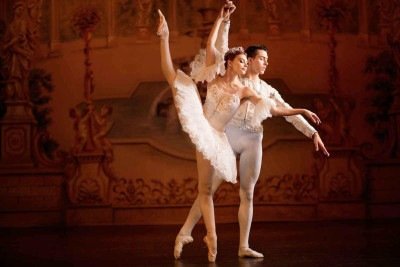 Oksana Bondareva e Leonardo De Checchi interpretam Cinderella e o príncipe na coreografia baseada no conto de Charles Perrault -  (crédito: Andrey Lyapin/Divulgação)