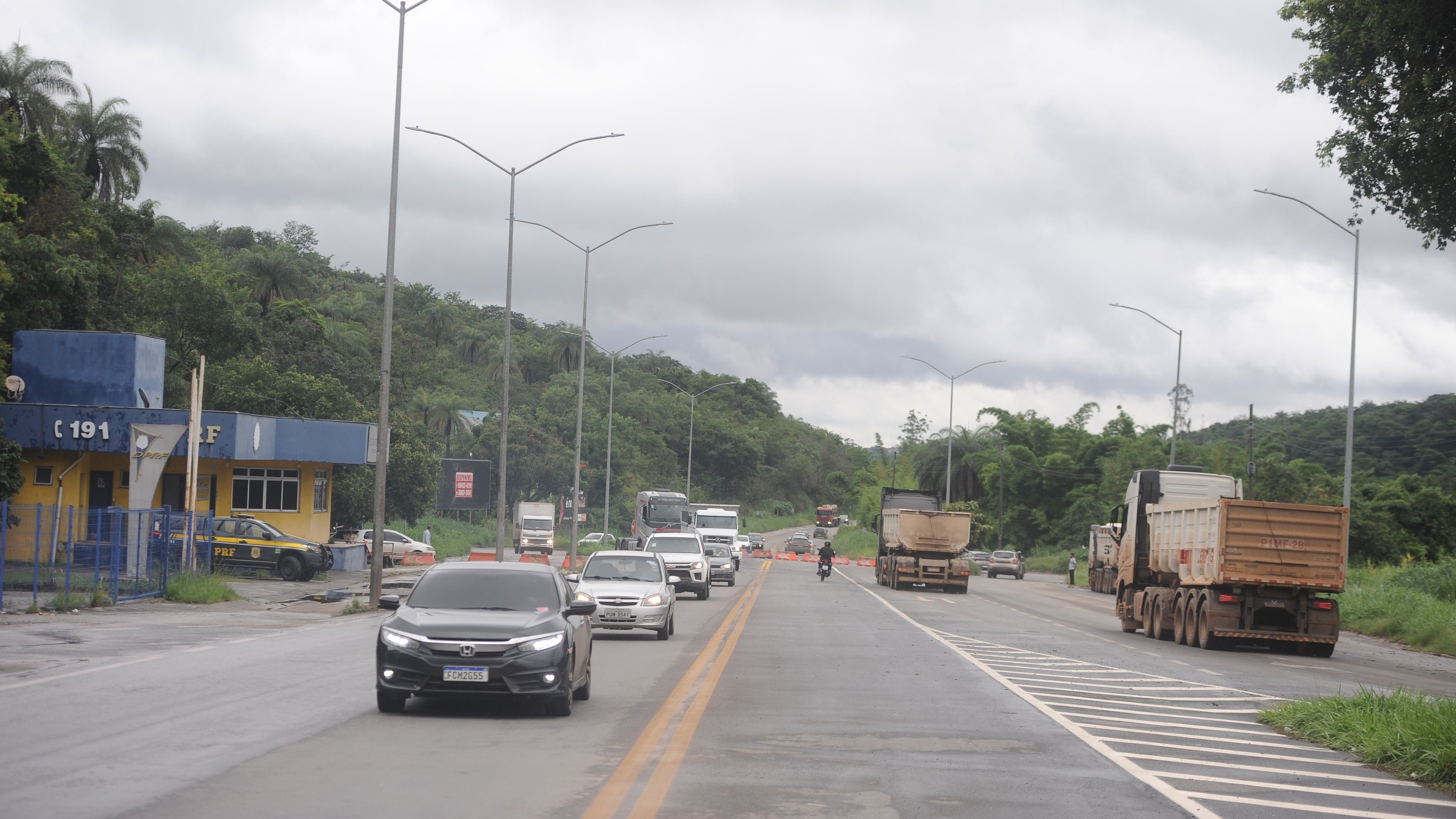 PRF reforça fiscalização em rodovias de Minas durante feriado prolongado - Alexandre Guzanshe/EM/D.A. Press