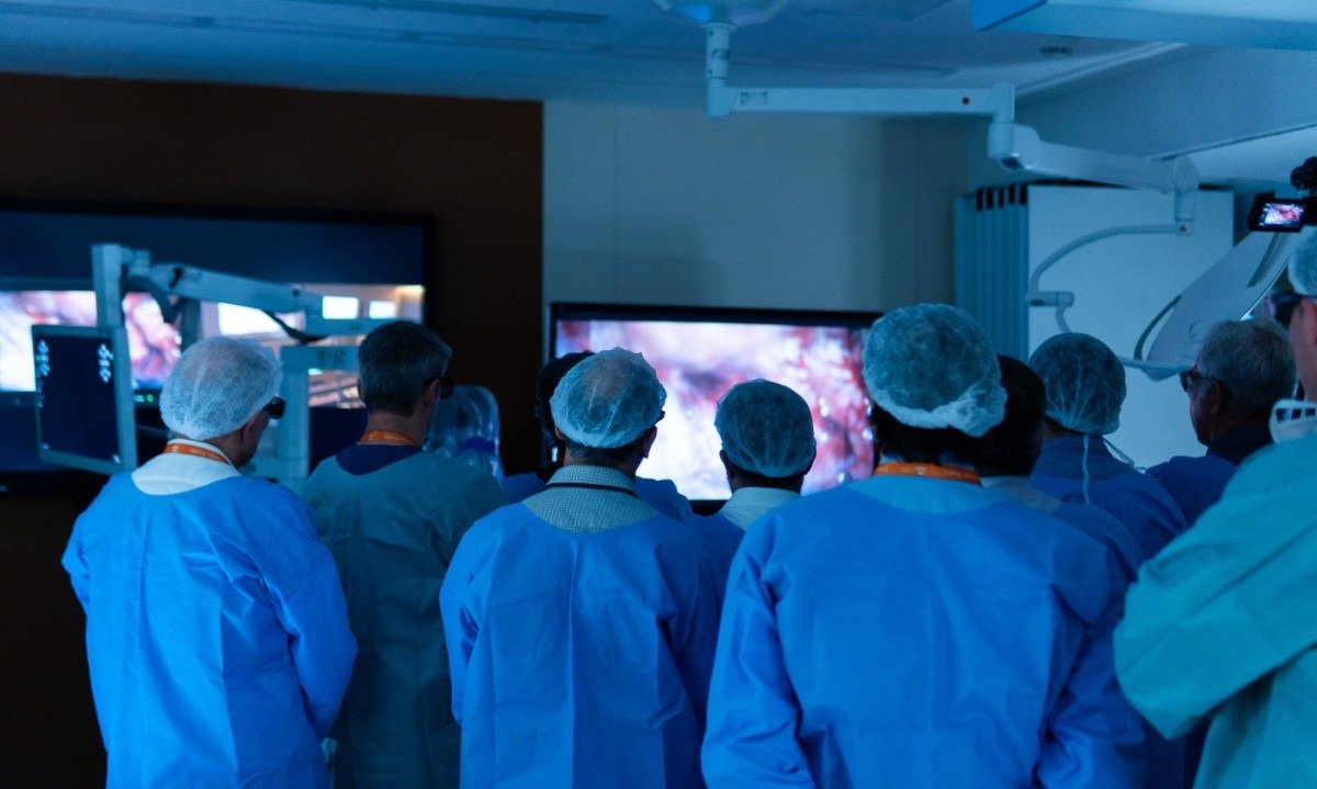 Cirurgias de alta precisão também sobrecarregam o corpo - (crédito: DINO)