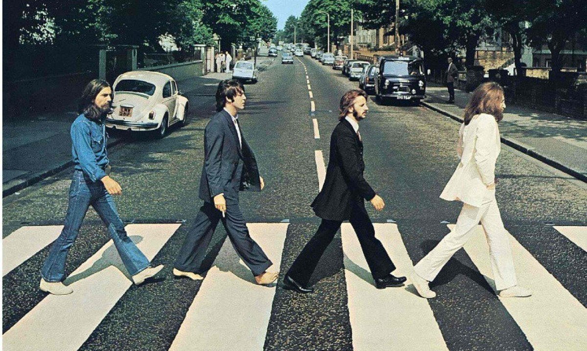 Longe dos palcos, os Beatles ampliam as experimentações musicais -  (crédito: Arquivo)