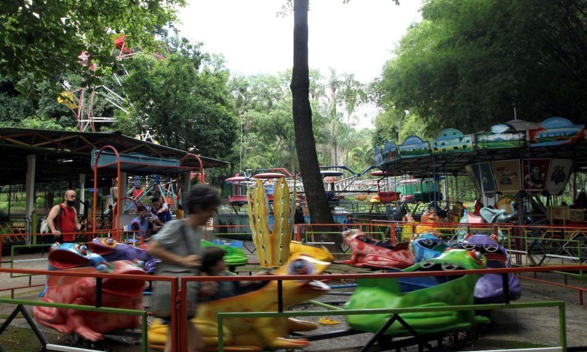 Na foto, crianças brincam no Parque Municipal - (crédito: Jair Amaral/EM/D.A Press)