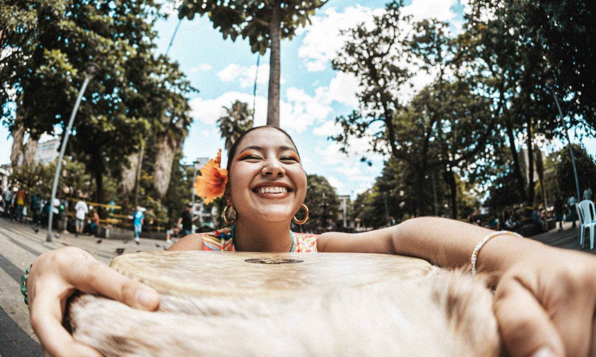 A cantora Zulé e seu grupo prometem mostrar em BH a riqueza da música afro-colombiana e dos ritmos tradicionais de seu país - (crédito: Brayan Murillo/divulgação)