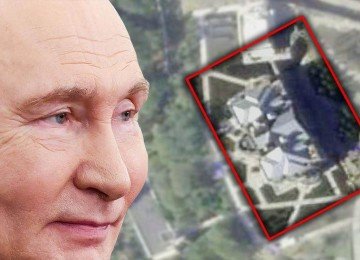 Vladimir Putin (à direita) se exercita em sua academia particular em Bocharov Ruchey, em 2015, ao lado de Dmitry Medvedev, então primeiro-ministro da Rússia -  (crédito: BBC)