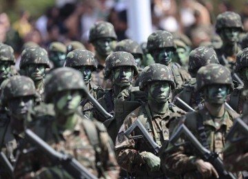 Para pesquisador, Bolsonaro submeteu militares a 'vários vexames' em seu governo -  (crédito: Getty)