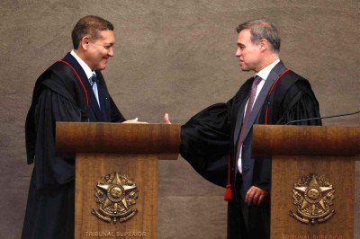 Nunes Marques e Mendonça decidiram por remoção de postagens de Lula e aliados contra Flávio Bolsonaro -  (crédito: Sergio Lima/AFP)