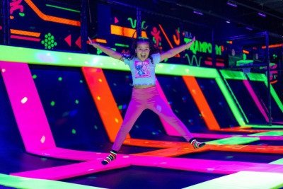 Recém-inaugurado no Shopping Cidade, o Vila Trampolim chega como uma novidade imperdível para quem quer colocar o corpo em movimento durante o Dia das Crianças -  (crédito: Vila Trampolim/Divulgação)