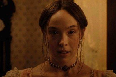 Ella Beatty, filha dos consagrados atores Annette Bening e Warren Beatty, interpreta a jovem que assassinou casal a machadadas
 -  (crédito: Netflix/divulgação)