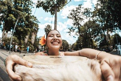 A cantora Zulé e seu grupo prometem mostrar em BH a riqueza da música afro-colombiana e dos ritmos tradicionais de seu país -  (crédito: Brayan Murillo/divulgação)