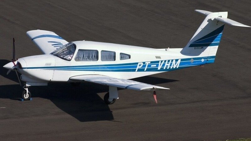 Aeronave de pequeno porte, como o Embraer Corisco II Turbo, modelo comum na avia&ccedil;&atilde;o geral brasileira e em destaque ap&oacute;s recentes acidentes -  (crédito: Wikimedia Commons/Reprodu&ccedil;&atilde;o )