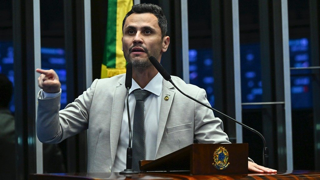 Cleitinho Azevedo, senador eleito governador, cobra o compromisso dos pol&iacute;ticos com o fim da escala 6x1 no Senado. -  (crédito: Jefferson Rudy/Ag&ecirc;ncia Senado)
