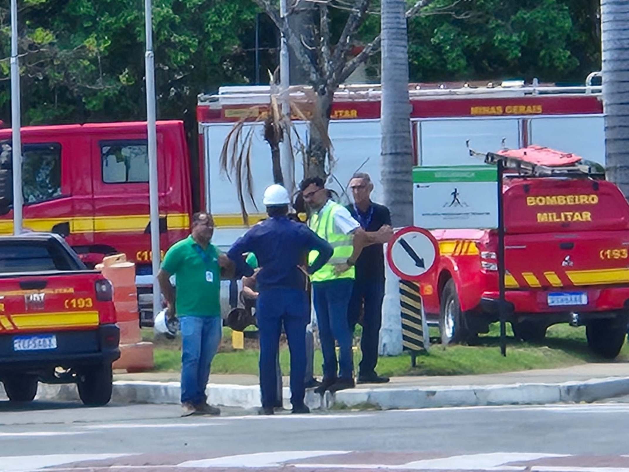 O piloto morreu no acidente. Informações iniciais apontam q ele era o único presente na aeronave 