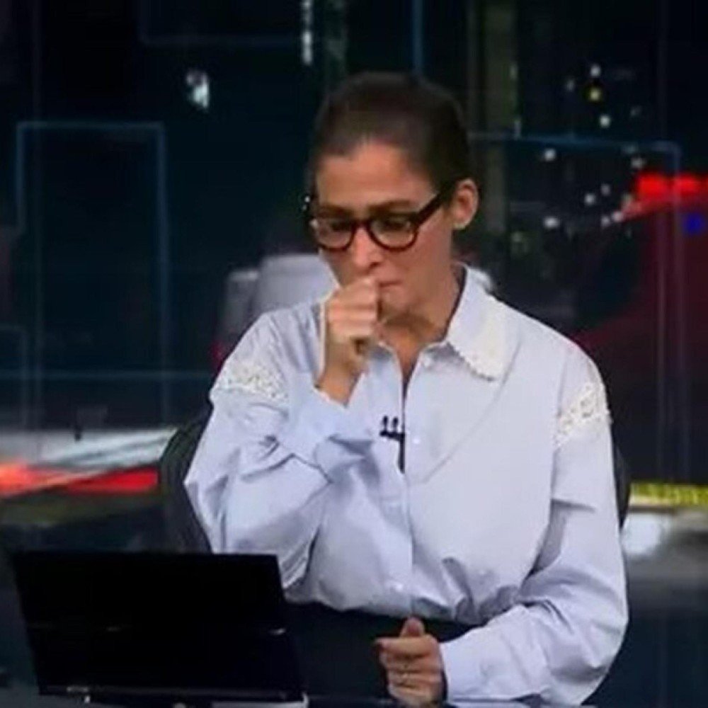 Renata Vasconcellos tem crise de tosse ao vivo no Jornal Nacional