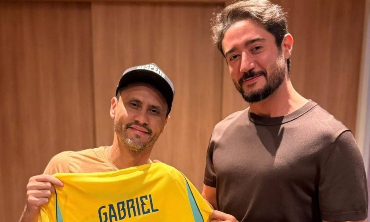 Cleitinho presenteou Gabriel com camisa do Brasil - (crédito: Divulgação/Gabriel Azevedo)
