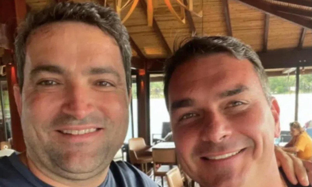Willer Tomaz e Flávio Bolsonaro (PL) - (crédito: UOL/Reprodução )