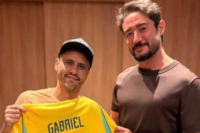 Cleitinho presenteou Gabriel com camisa do Brasil -  (crédito: Divulgação/Gabriel Azevedo)