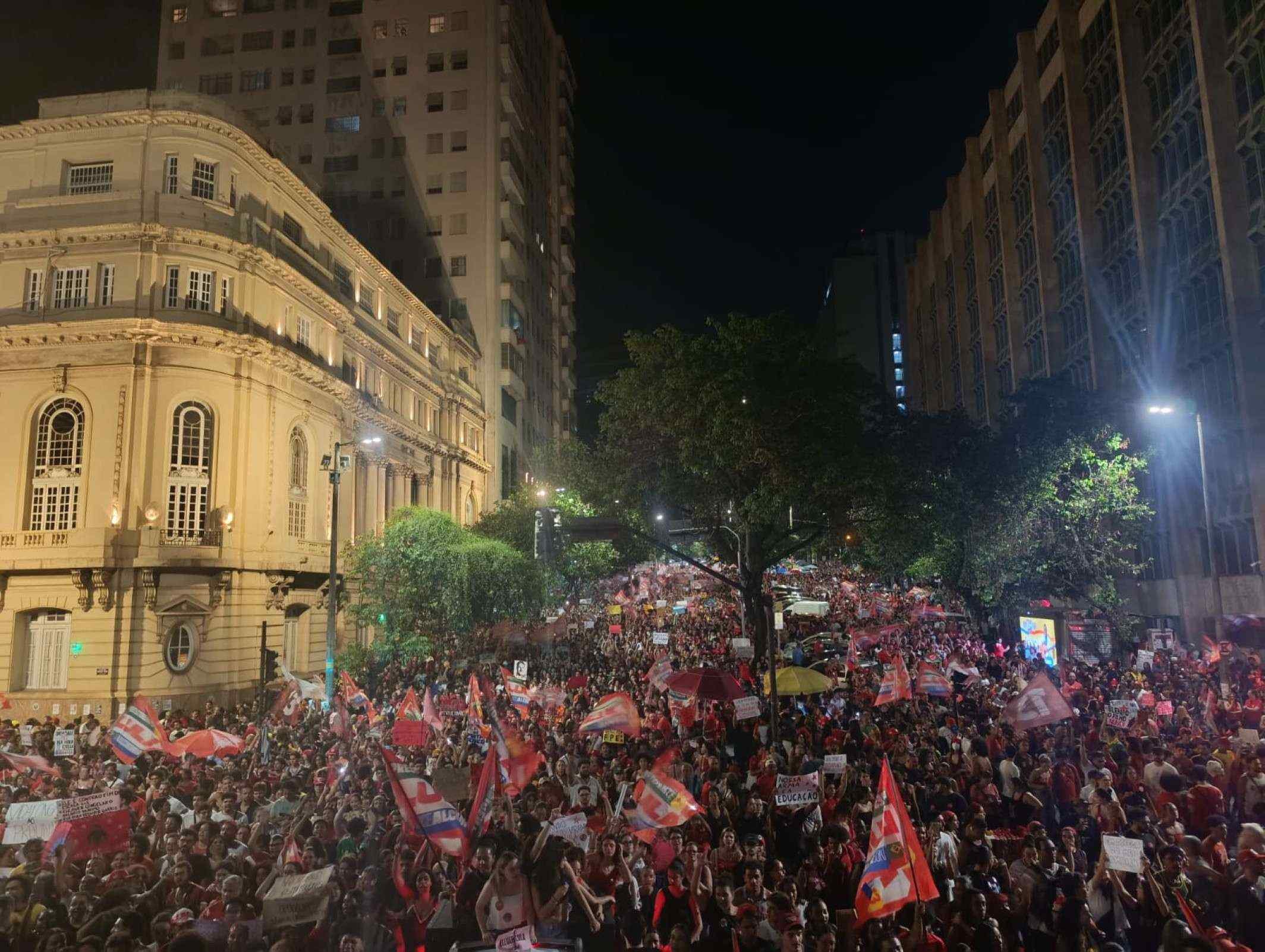 Manifestação ocupou o Centro de BH