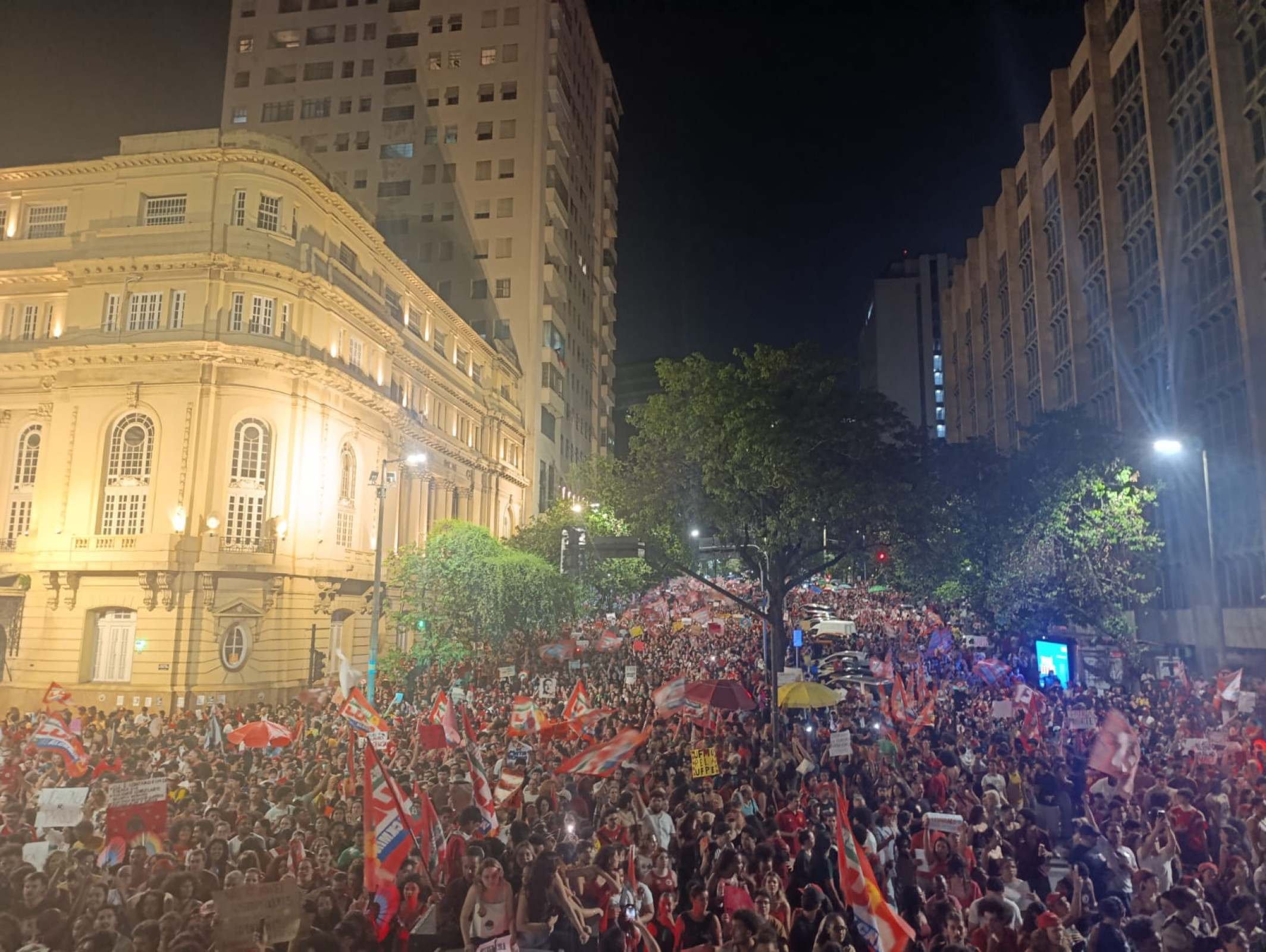 Manifestação ocupou o Centro de BH