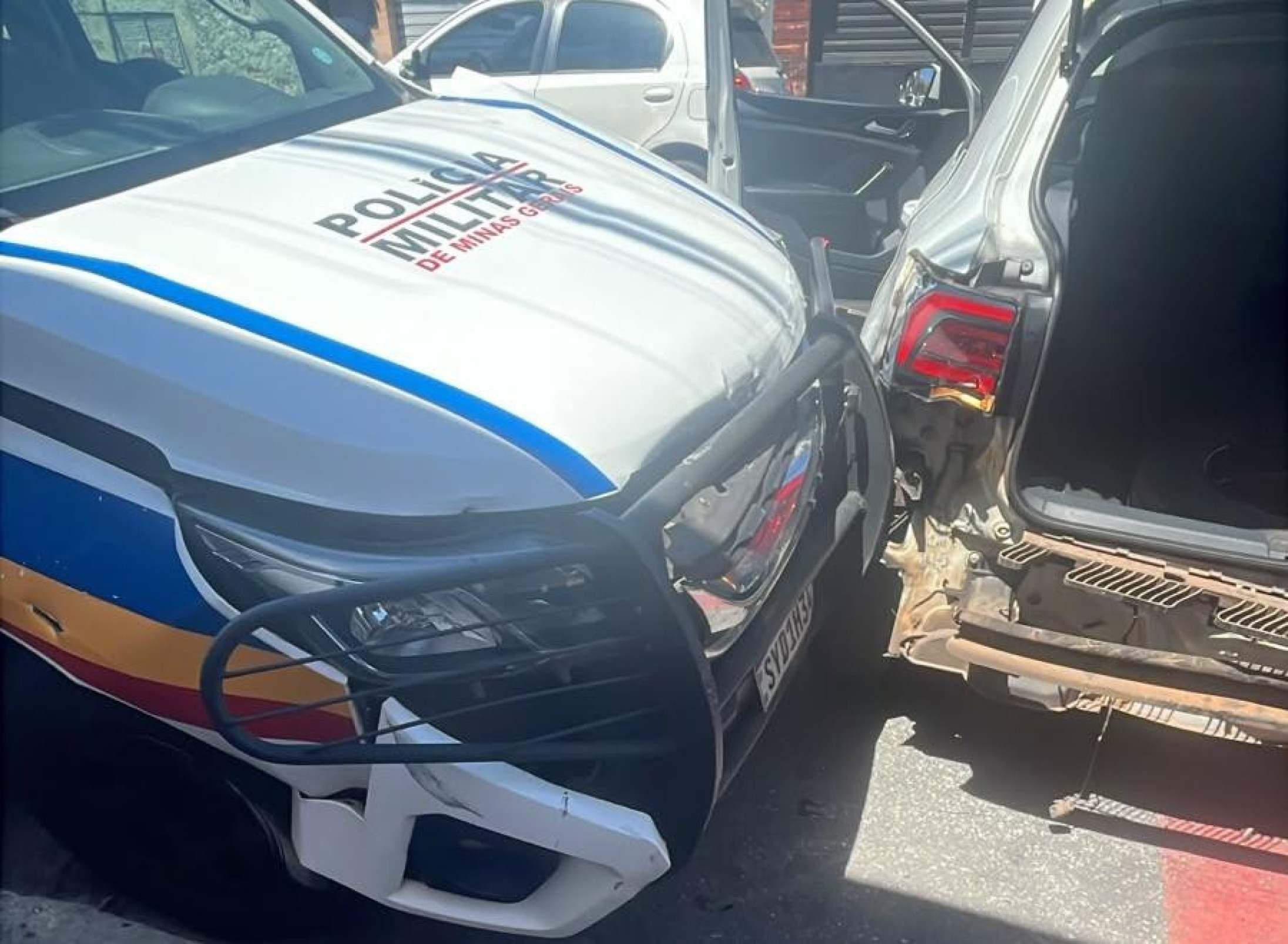 Grande BH: perseguição termina com homem preso e carro recuperado