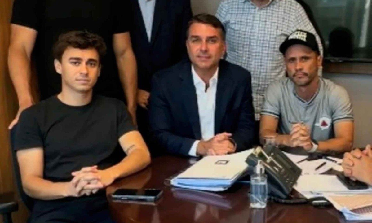 Cleitinho se reuniu com Flávio Bolsonaro na última quinta-feira -  (crédito: Redes Sociais/Reprodução)