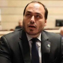 Carlos Bolsonaro relata fraqueza muscular do pai em prisão domiciliar - Reprodução/Câmara Municipal do Rio de Janeiro