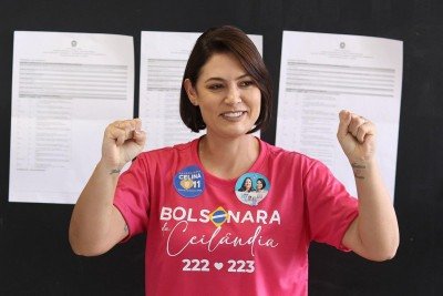 Michelle Bolsonaro foi eleita para o Senado pelo DF       -  (crédito: Sergio LIMA / AFP)