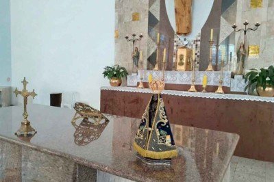 A imagem de Nossa Senhora Aparecida está na igreja matriz de Estiva desde a década de 1990 e foi tombada pelo município -  (crédito: PREFEITURA DE ESTIVA/DIVULGAÇÃO)