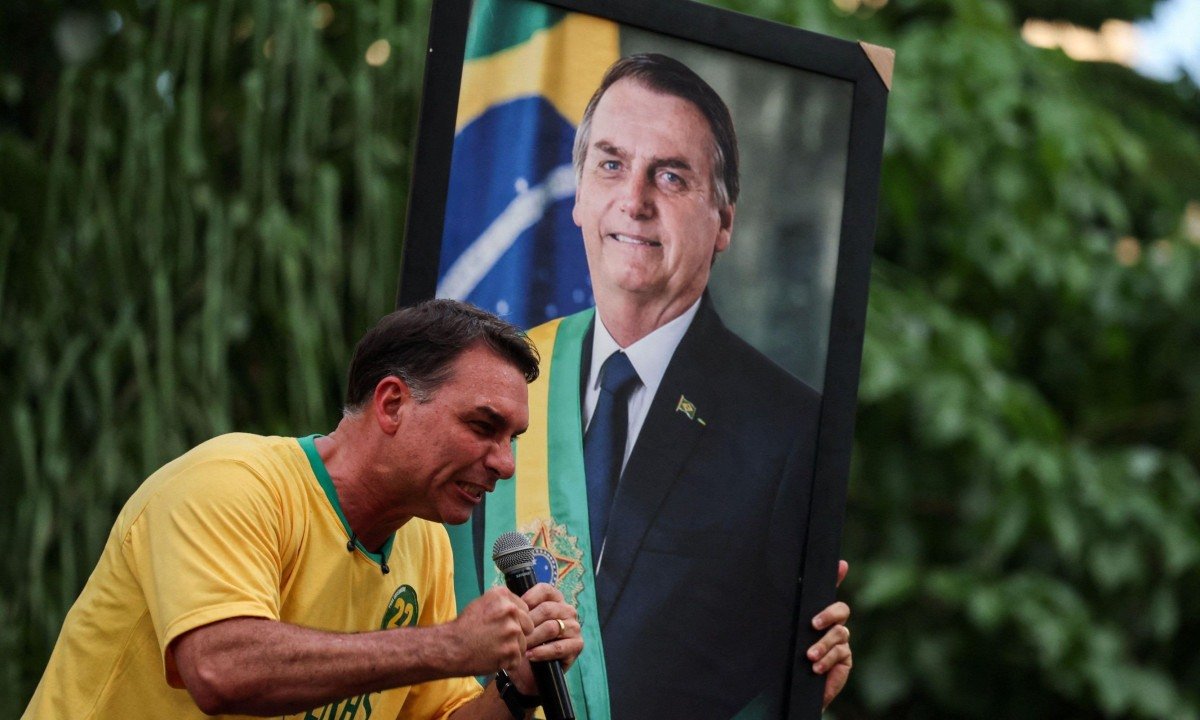 Por que Alexandre de Moraes decidiu autorizar visitas de Flávio a Jair Bolsonaro após 3 meses de proibição - (crédito: BBC)