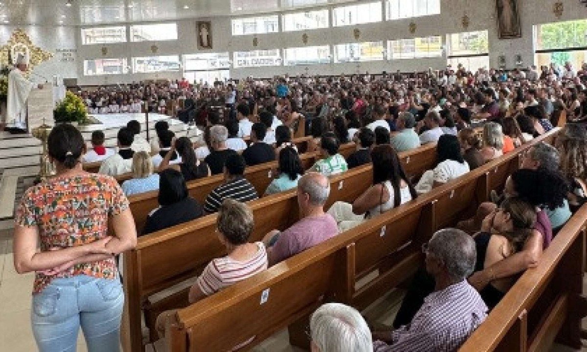 No Santuário Arquidiocesano Nossa Senhora da Conceição Aparecida, em Contagem, bispo auxiliar dom Nivaldo pediu pela saúde do papa -  (crédito: ARQUIDIOCESE DE BH/DIVULGAÇÃO)