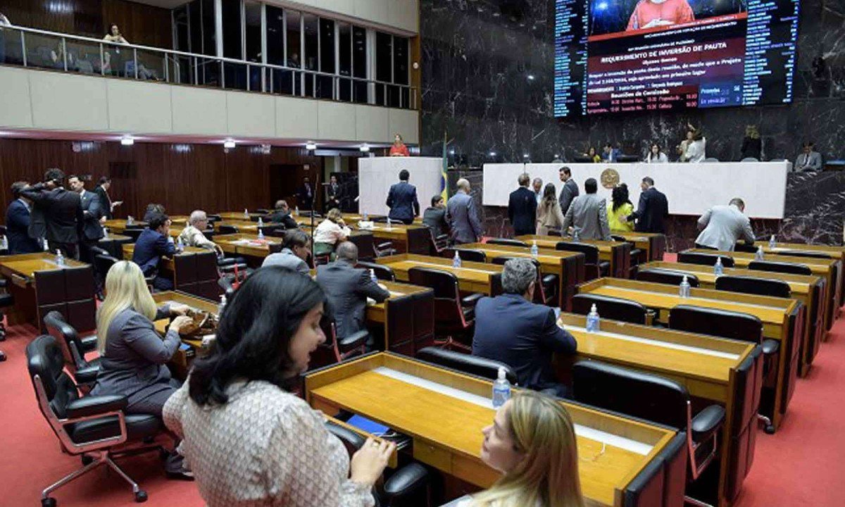 Plenário da Assembleia Legislativa: deputados estaduais reeleitos já se organizam para a sucessão da Presidência da Casa -  (crédito: Daniel Protzner/ALMG – 13/11/24)