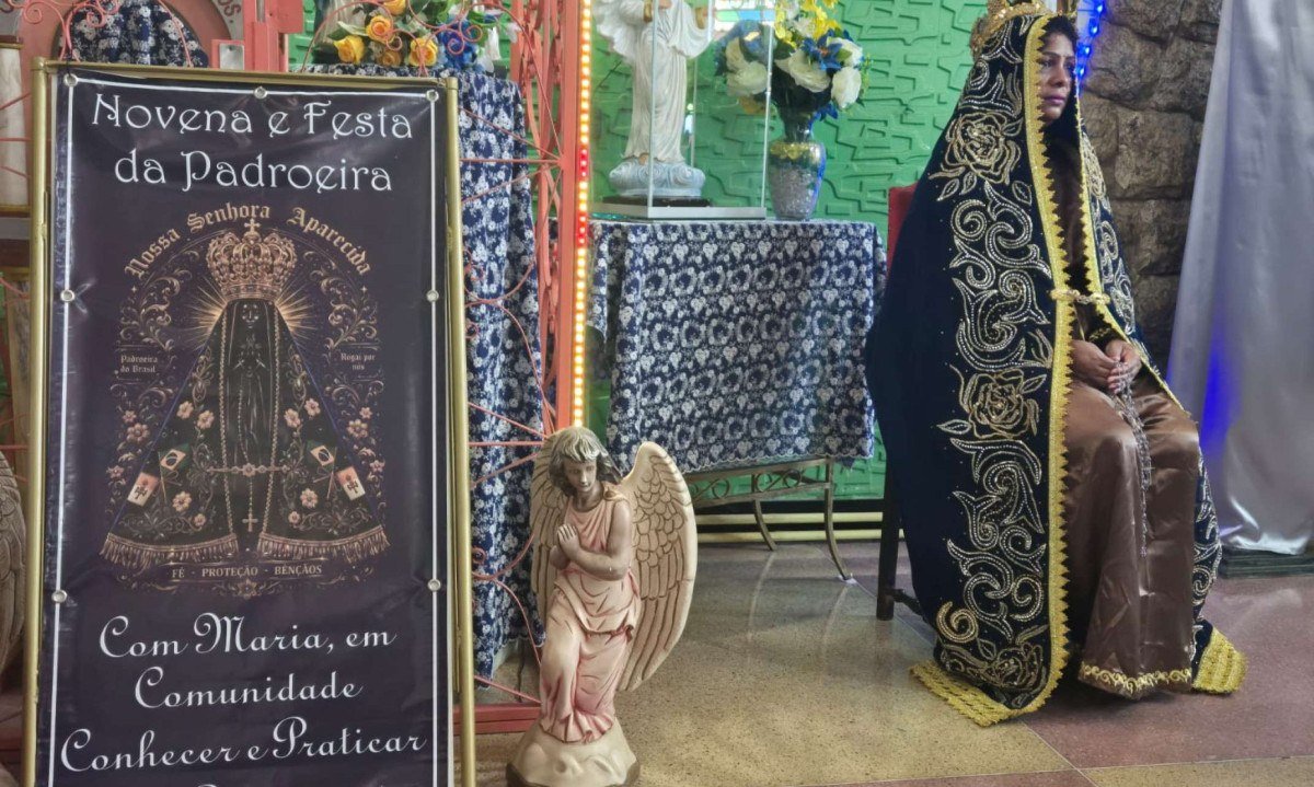 Devota se veste de Nossa Senhora Aparecida há 13 anos no dia da padroeira