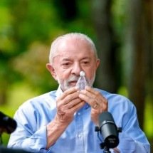 Em meio à disputa pelo voto católico, Lula participa de missa no Alvorada