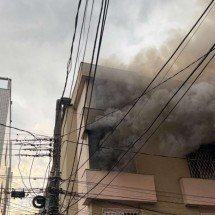 Incêndio em apartamento em BH deixa feridos; veja vídeo