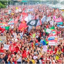 Lula sai das redes para as ruas e Flávio tenta barrar essa reação no TSE