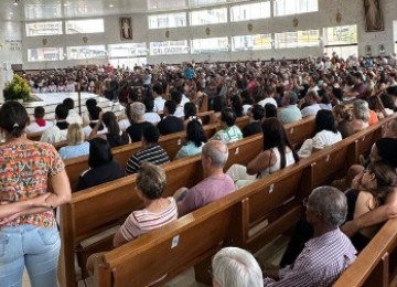 No Santuário Arquidiocesano Nossa Senhora da Conceição Aparecida, em Contagem, bispo auxiliar dom Nivaldo pediu pela saúde do papa -  (crédito: ARQUIDIOCESE DE BH/DIVULGAÇÃO)