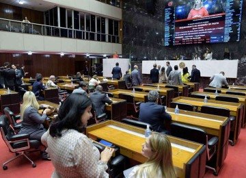 Plenário da Assembleia Legislativa: deputados estaduais reeleitos já se organizam para a sucessão da Presidência da Casa -  (crédito: Daniel Protzner/ALMG – 13/11/24)