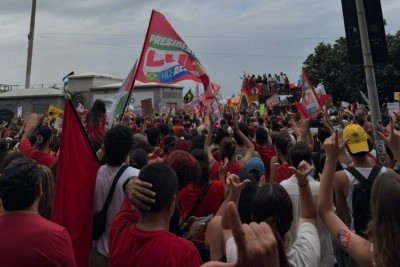 Ato em apoio a Lula ocupa sete quarteirões em Copacabana -  (crédito: Tupi)
