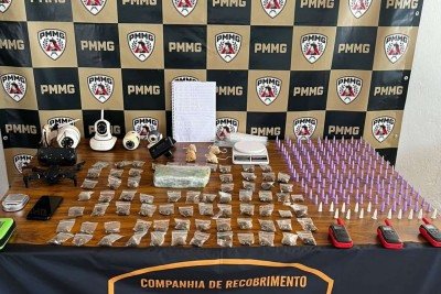 Envolvidos com o tráfico na região do Vista Alegre, em BH, usava drone e câmeras de monitoramento para identificar a aproximação dos policiais no ponto de tráfico -  (crédito: PMMG/Divulgação)