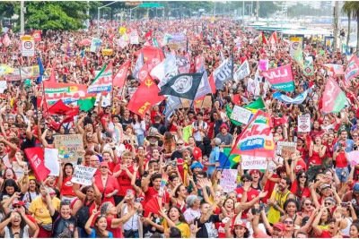 Manifestação pró-Lula em Copacabana, no Rio -  (crédito: Tomaz Silva/Agência Brasil)
