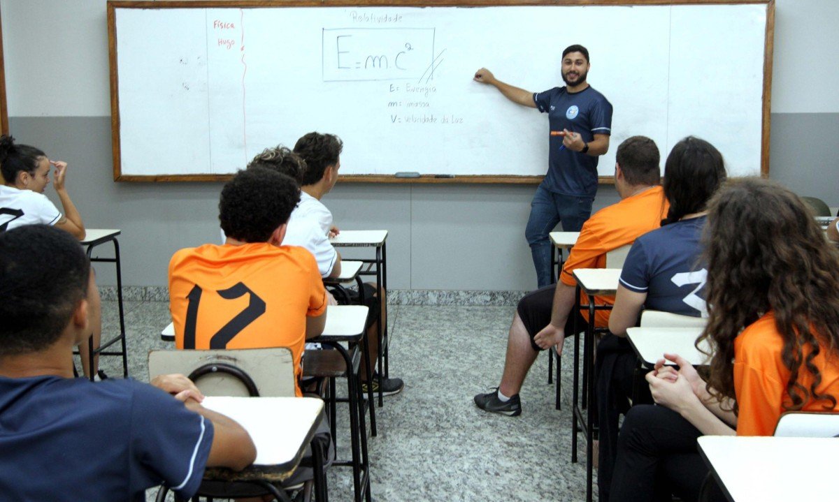 O Governo de Minas, divulgou nesta terça-feira (13/10) mais um lote de atos de evolução na carreira de servidores da educação da rede estadual; Ao todo, foram divulgadas 1.518 novas concessões de progressão e promoção.
- (crédito: Jair Amaral/EM/D.A Press. Brasil. Belo Horizonte - MG)