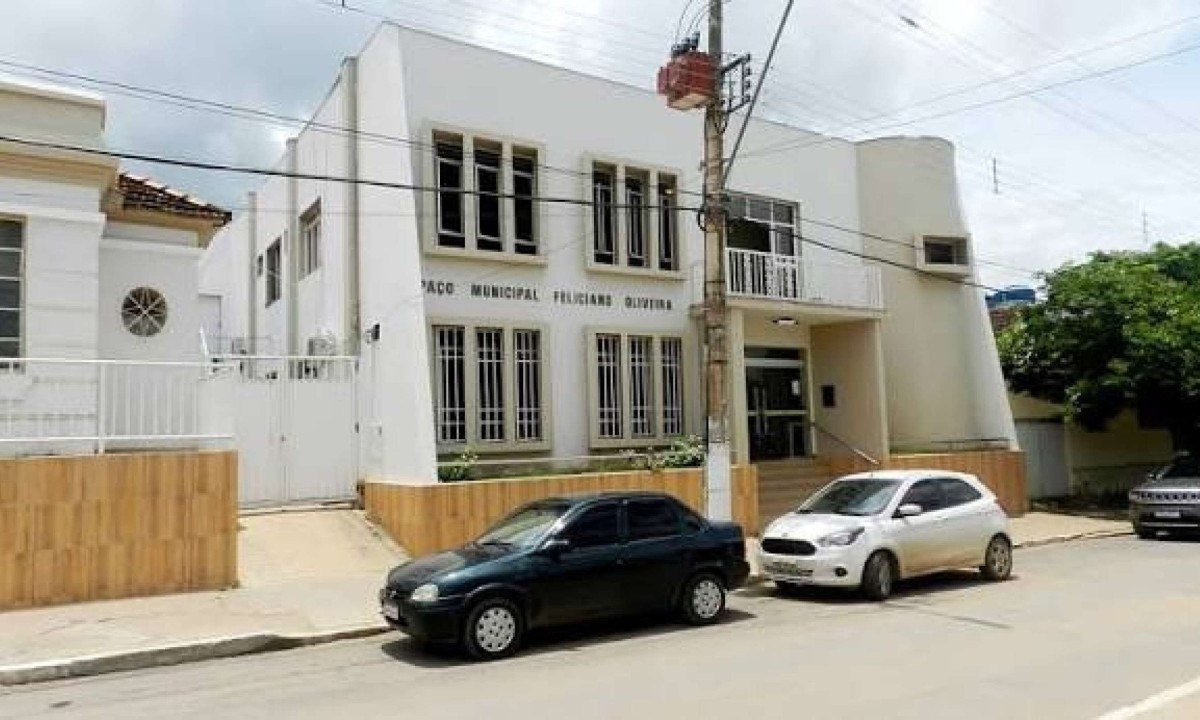 Prefeitura de Francisco Sá será comandada por prefeito interino até a realizaçao de eleiçao suplementar - (crédito: Prefeitura de Francisco Sá/divulgação)