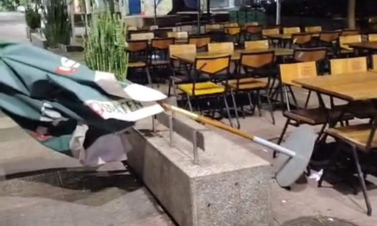 Homem de 42 anos é preso após quebrar para-brisa e guarda-sóis na Savassi - (crédito: Reprodução)
