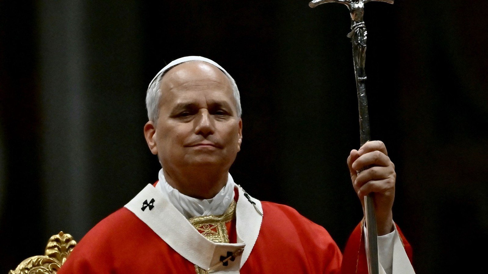 Papa Le&atilde;o XIV, que teve cirurgia bem-sucedida para retirada de n&oacute;dulo cancer&iacute;geno no pulm&atilde;o -  (crédito: Filippo MONTEFORTE / AFP)