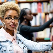 Os hábitos ocultos que pioram sua ansiedade social — e como evitá-los - BBC