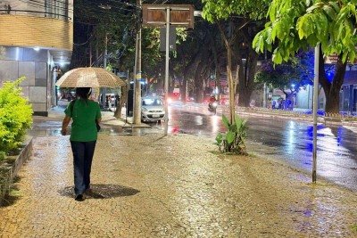 Chuva ocorre ap&oacute;s dia de caor intenso na capital -  (crédito: Ramon Lisboa/EM/D.A.Press)