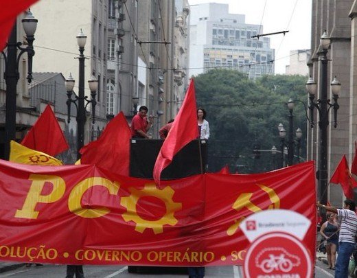 Militantes do PCO em manifesta&ccedil;&atilde;o pol&iacute;tica, em linha com a posi&ccedil;&atilde;o do partido sobre o voto nulo no segundo turno presidencial -  (crédito: Flickr/Ruicpimenta)