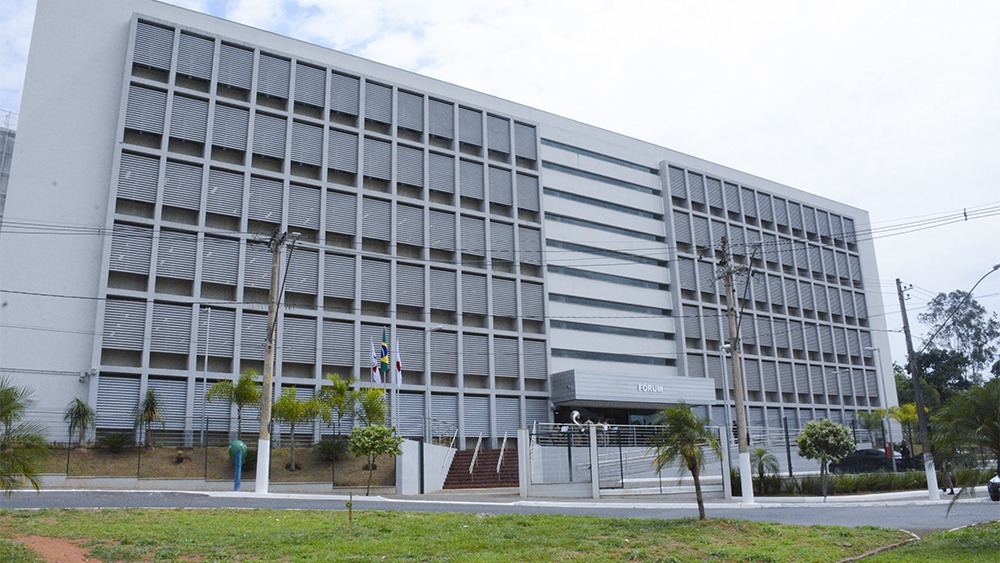Fórum de Patos de Minas, onde a Justiça mineira decide caso sobre locação de áreas comuns em condomínio - (crédito: Mirna de Moura/TJMG)